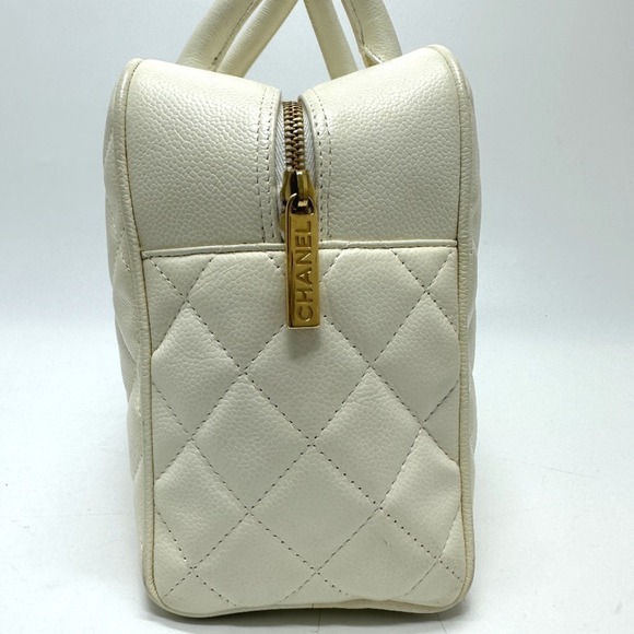 CHANEL White Bag - Picture 3 of 16